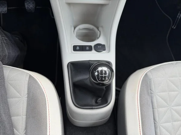 VOLKSWAGEN Up! (2017) — foto 20 van 27