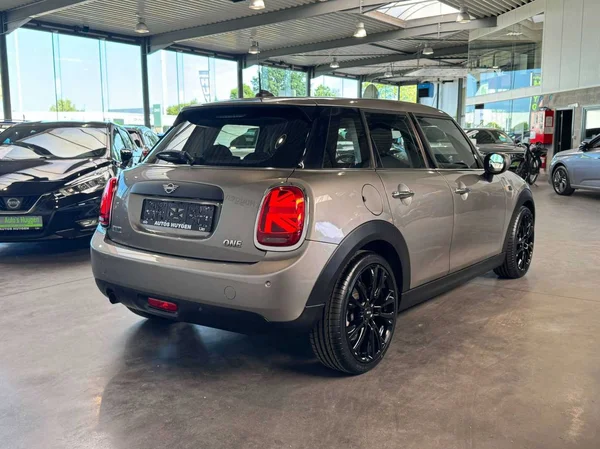 MINI One (2019) — foto 12 van 18