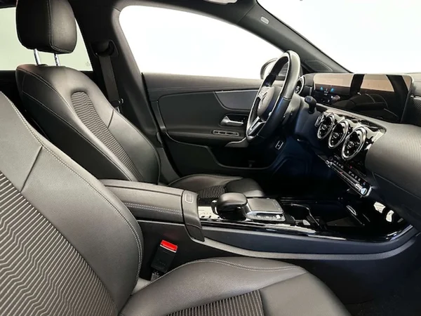 Mercedes-Benz CLA (2023) — foto 12 van 15
