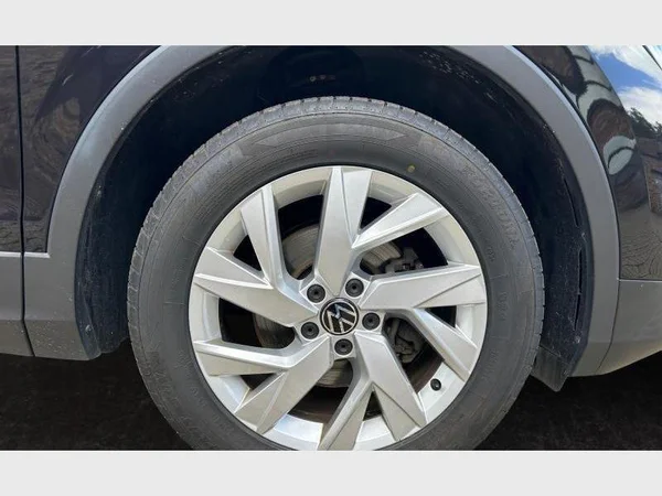 Volkswagen Tiguan (2021) — foto 2 van 30