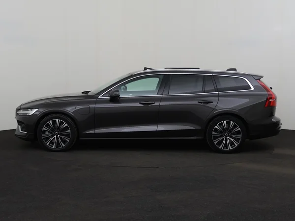 VOLVO V60 (2023) — foto 12 van 35