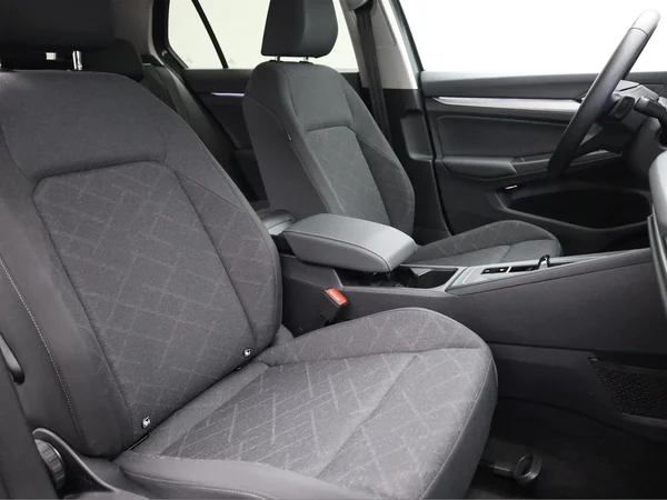 VOLKSWAGEN Golf VIII (2024) — foto 14 van 19