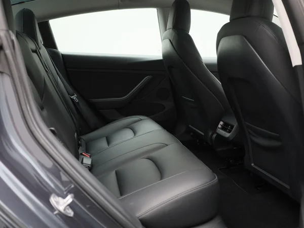 Tesla Model 3 (2022) — foto 33 van 47