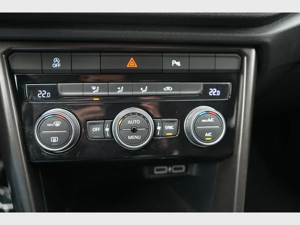 VOLKSWAGEN T-Roc (2019) — foto 15 van 24