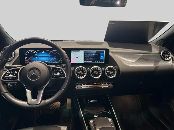 Mercedes-Benz GLA (2022) — foto 5 van 21