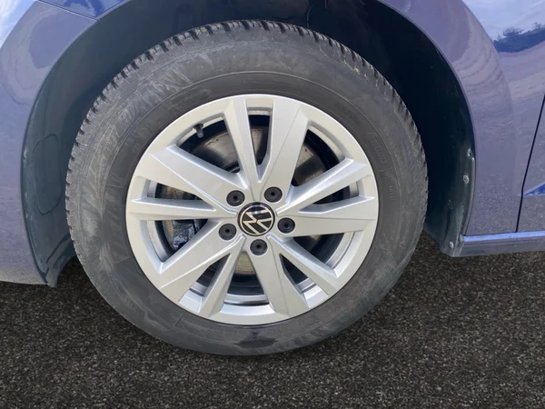 VOLKSWAGEN Touran (2022) — foto 19 van 19
