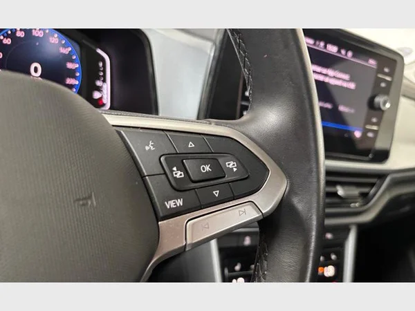 Volkswagen T-Roc (2023) — foto 15 van 23