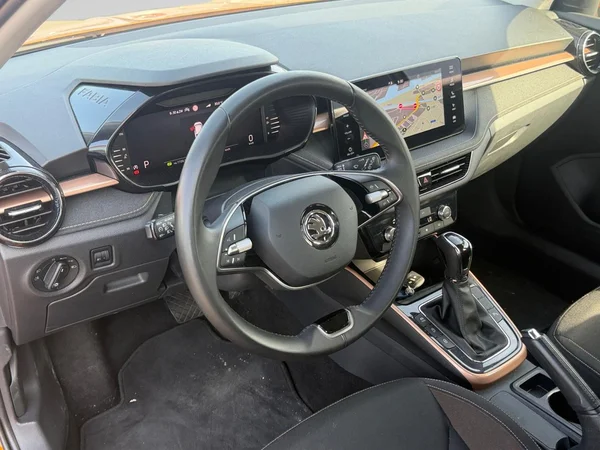 SKODA Fabia (2024) — foto 2 van 21