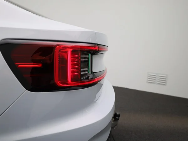 Polestar 2 (2022) — foto 41 van 49