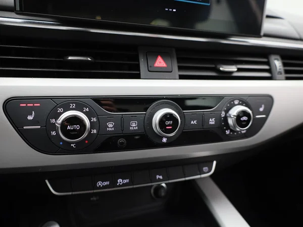 Audi A4 (2024) — foto 21 van 46