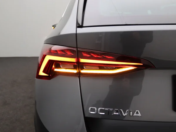 SKODA Octavia Combi (2024) — foto 22 van 32