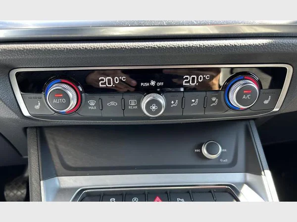 Audi Q3 (2020) — foto 10 van 32