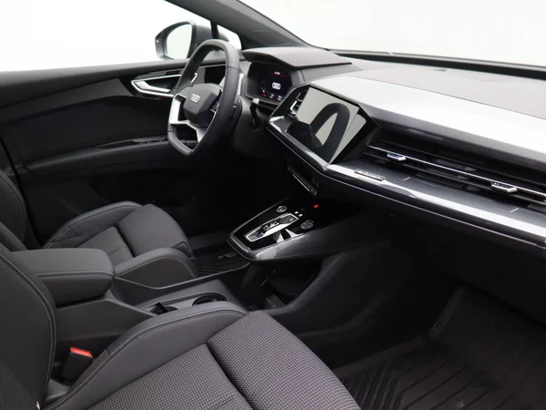 AUDI Q4 e-tron (2025) — foto 12 van 17