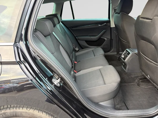 SKODA Octavia Combi (2024) — foto 10 van 22