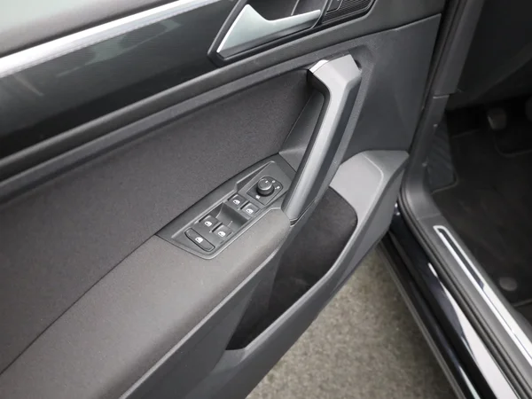 VOLKSWAGEN Tiguan (2019) — foto 3 van 20