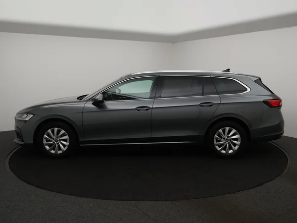 SKODA Superb SW (2025) — foto 23 van 31