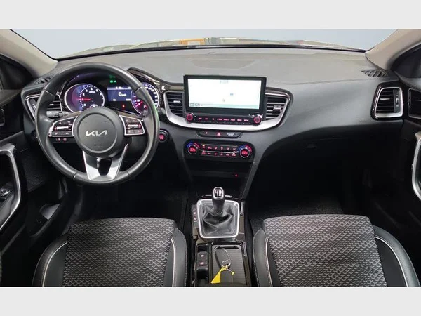 Kia XCEED (2022) — foto 2 van 33