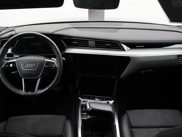 Audi e-tron (2021) — foto 11 van 27