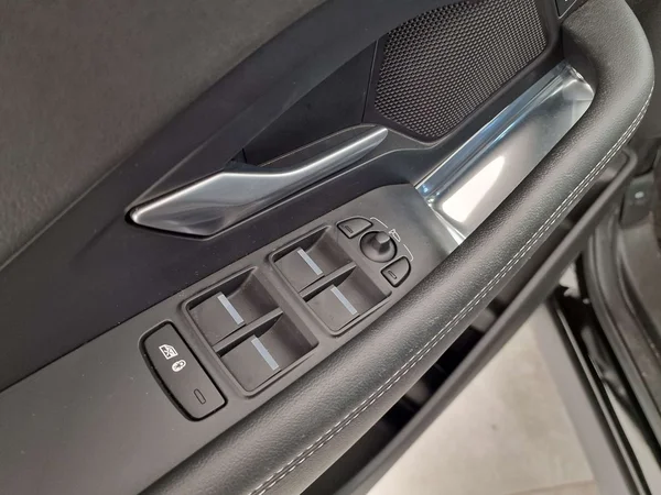 Jaguar E-PACE (2023) — foto 15 van 15