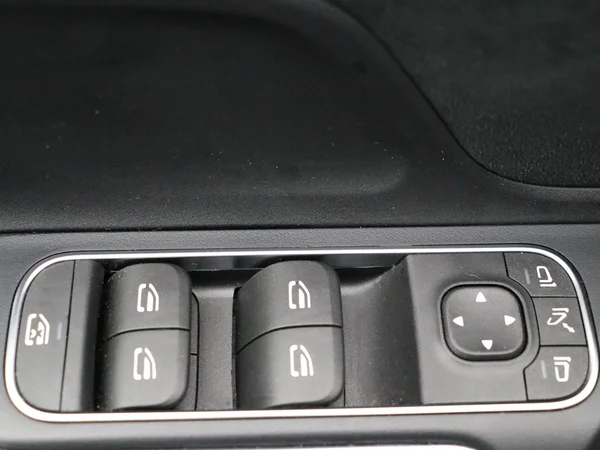 Mercedes-Benz GLA (2025) — foto 2 van 35