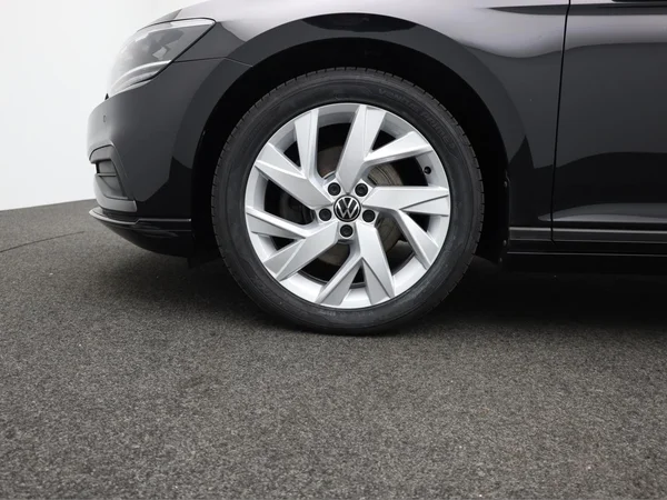 VOLKSWAGEN Passat SW (2021) — foto 9 van 19