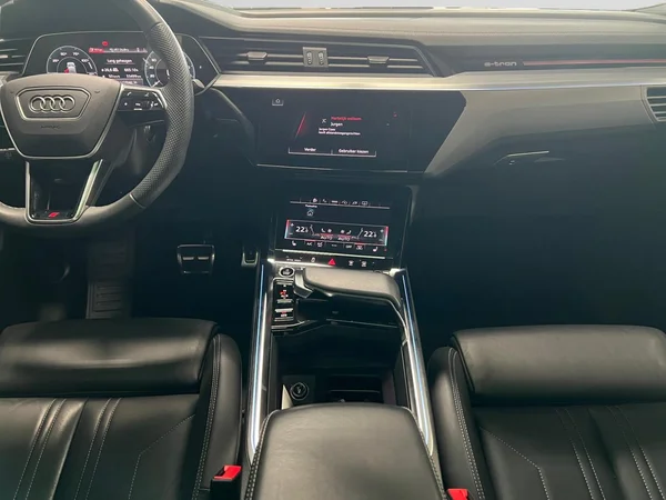 AUDI Q8 e-tron Sportback (2025) — foto 19 van 24