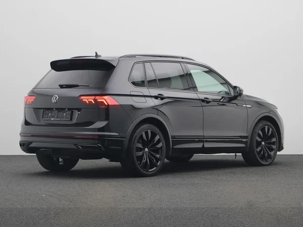 VOLKSWAGEN Tiguan (2021) — foto 12 van 23