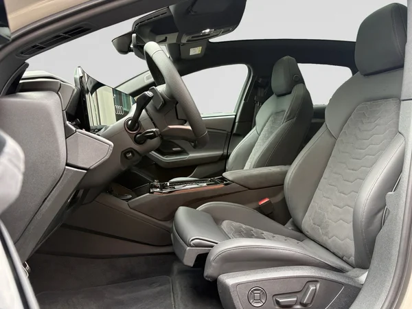 AUDI A6 Sportback e-tron (2025) — foto 11 van 17