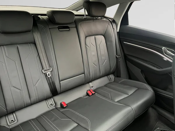 AUDI Q8 e-tron Sportback (2025) — foto 2 van 24