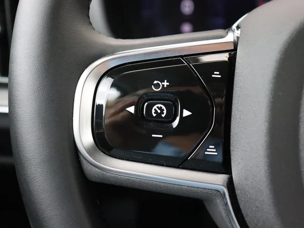 VOLVO V60 (2024) — foto 9 van 32