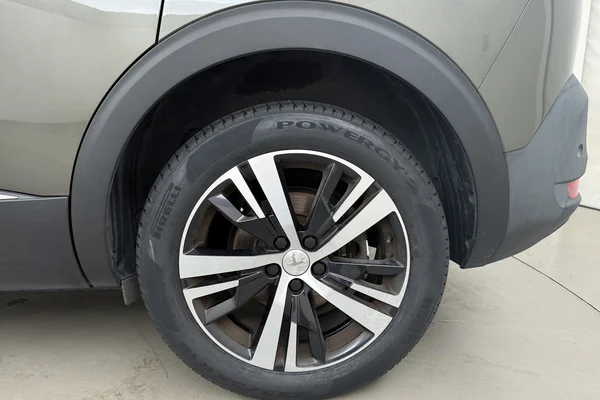 Peugeot 5008 (2020) — foto 18 van 21