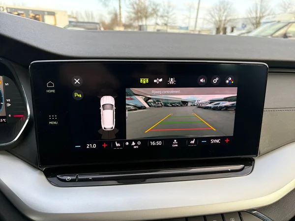 SKODA Octavia Combi (2024) — foto 6 van 22
