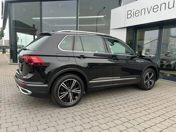 Volkswagen Tiguan (2021) — foto 17 van 26