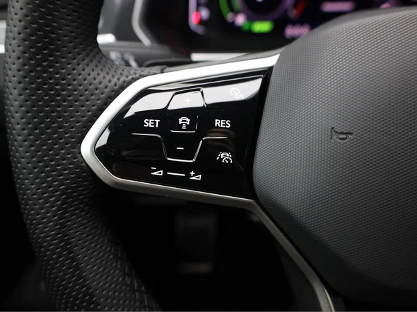 VOLKSWAGEN Tiguan (2023) — foto 8 van 22