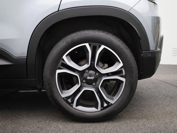 Jeep Avenger (2024) — foto 8 van 42