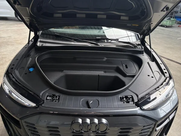 AUDI Q6 e-tron (2026) — foto 16 van 24