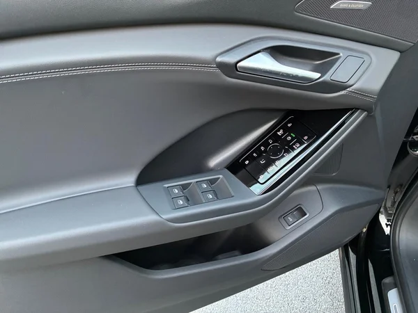 AUDI Q6 e-tron (2026) — foto 15 van 16