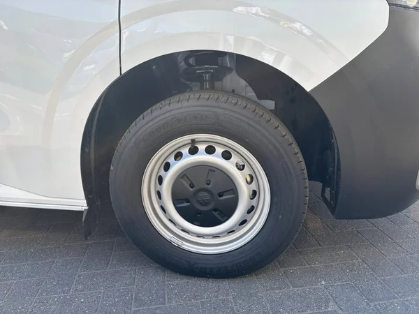 VOLKSWAGEN Transporter T7 28 Fou Lwb (2025) — foto 2 van 24