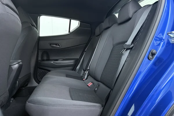Toyota C-HR Hybrid (HEV) (2021) — foto 25 van 26