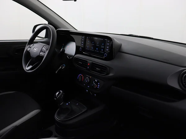HYUNDAI i10 (2025) — foto 3 van 25