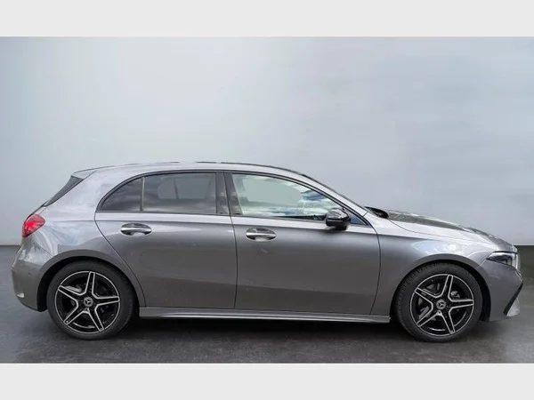 Mercedes-Benz A 180 (2023) — foto 30 van 31