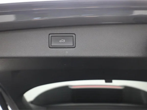 VOLKSWAGEN Tiguan (2024) — foto 3 van 24