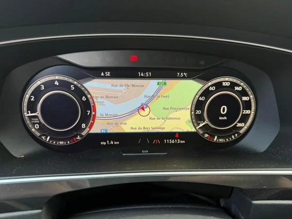 VOLKSWAGEN Tiguan (2018) — foto 8 van 34