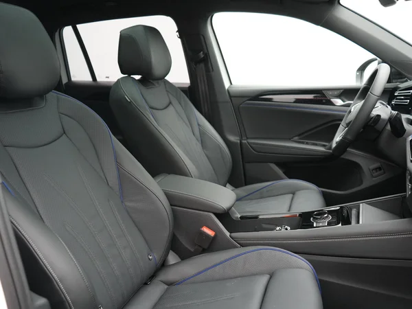 VOLKSWAGEN Tiguan (2025) — foto 18 van 24