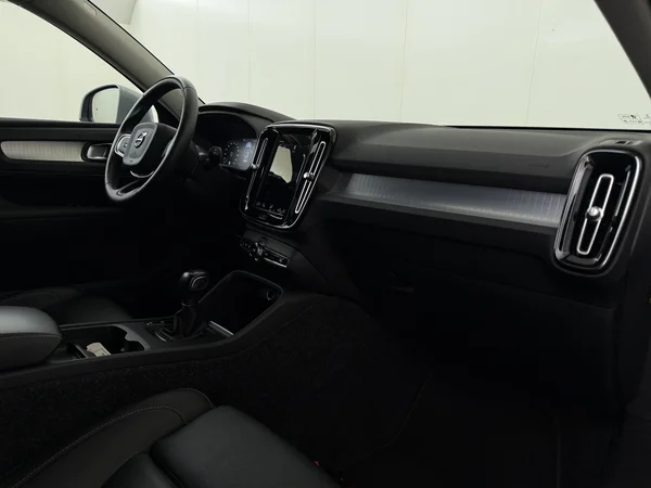 VOLVO XC40 (2021) — foto 3 van 30