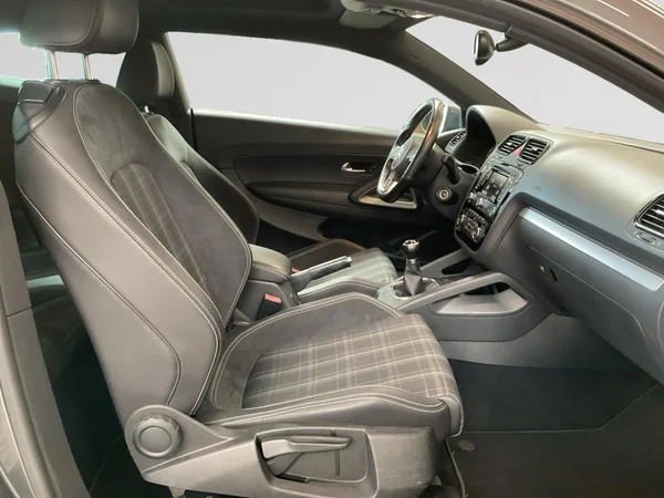 VOLKSWAGEN Scirocco (2010) — foto 8 van 24