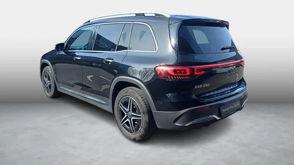 Mercedes-Benz EQB (2023) — foto 17 van 23