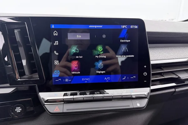 Renault Austral E-Tech (HEV) (2025) — foto 16 van 36