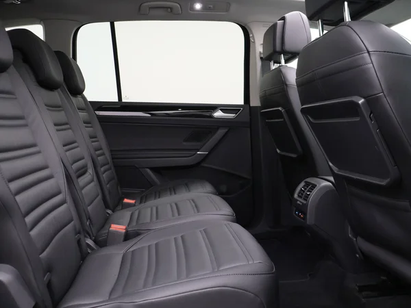 VOLKSWAGEN Touran (2021) — foto 17 van 28