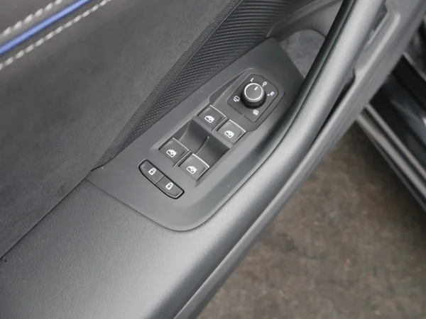 VOLKSWAGEN Passat SW (2024) — foto 15 van 31